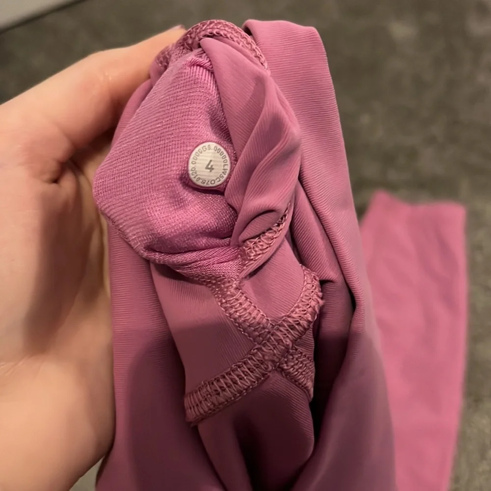Lululemon size 4 magenta leggings - Picture 3 of 4
